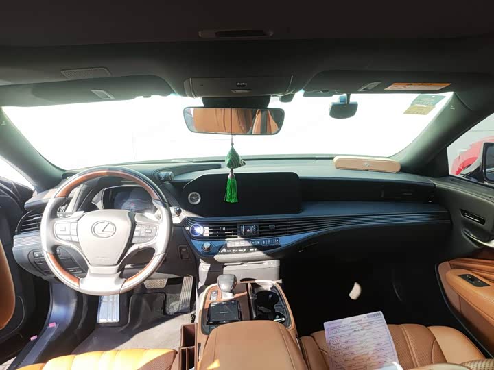 Фото 5 - Lexus LS