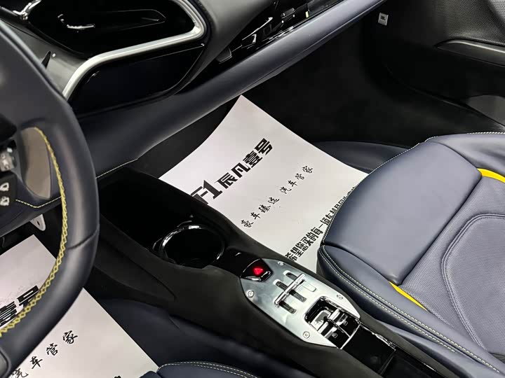 Фото 10 - Ferrari 296