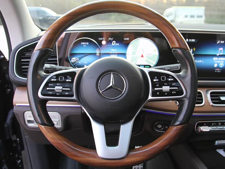 Фото 21 - Mercedes-Benz GLS-Class