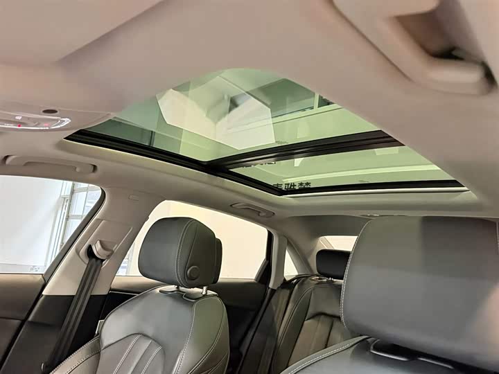 Фото 10 - Audi A4L