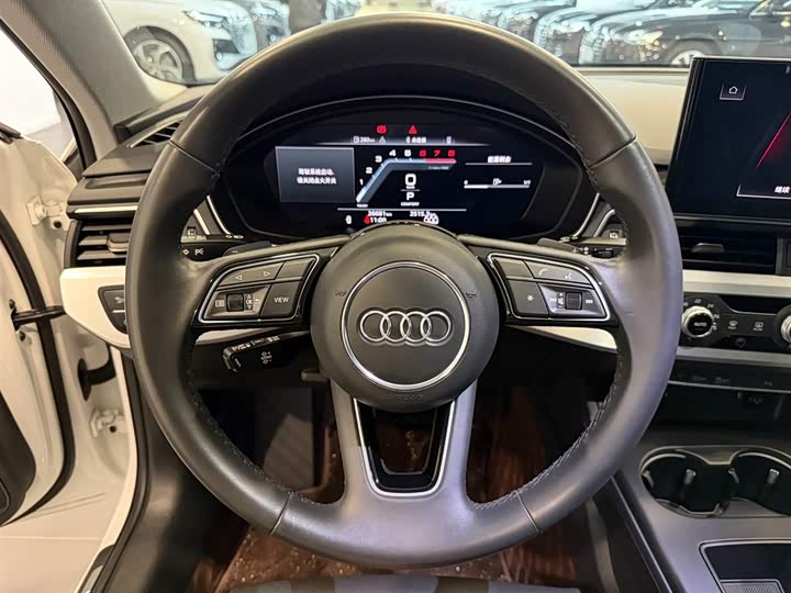 Фото 11 - Audi A4L