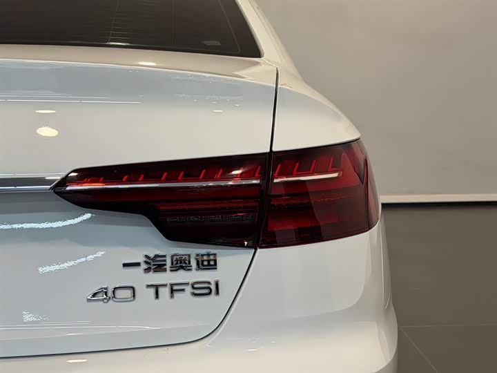 Фото 13 - Audi A4L