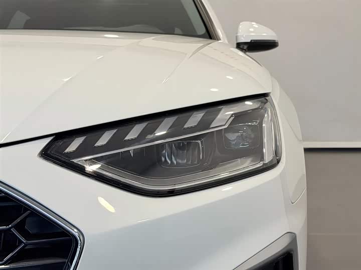 Фото 14 - Audi A4L