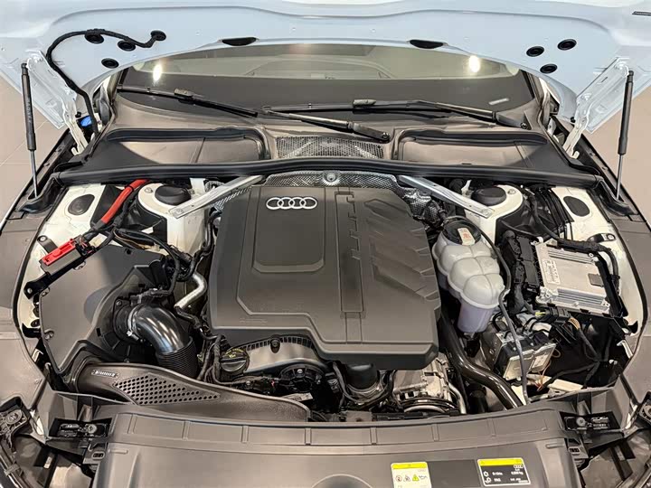 Фото 9 - Audi A4L