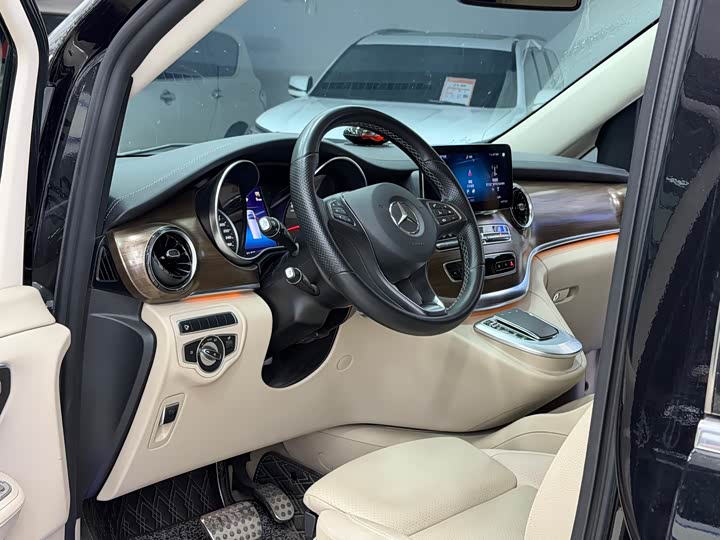 Фото 4 - Mercedes-Benz V-Class