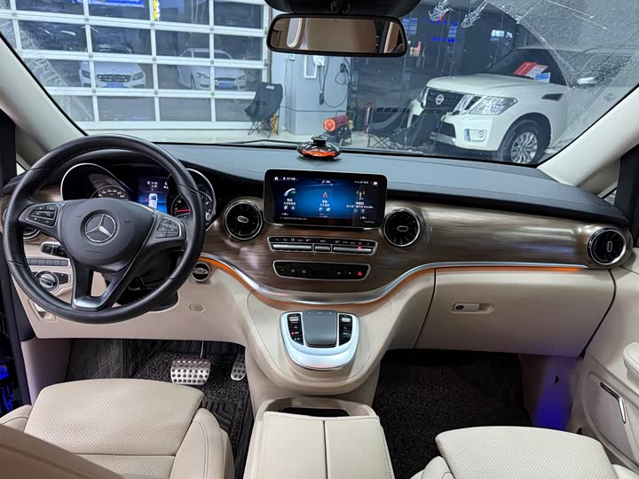 Фото 6 - Mercedes-Benz V-Class