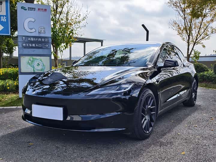 Фото 1 - Tesla Model 3