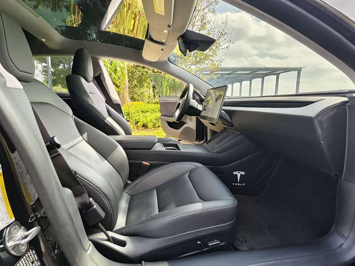 Фото 11 - Tesla Model 3