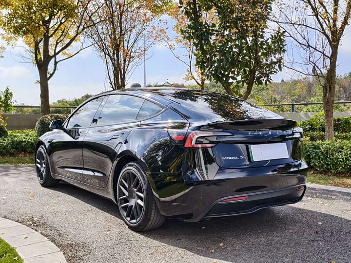 Фото 15 - Tesla Model 3