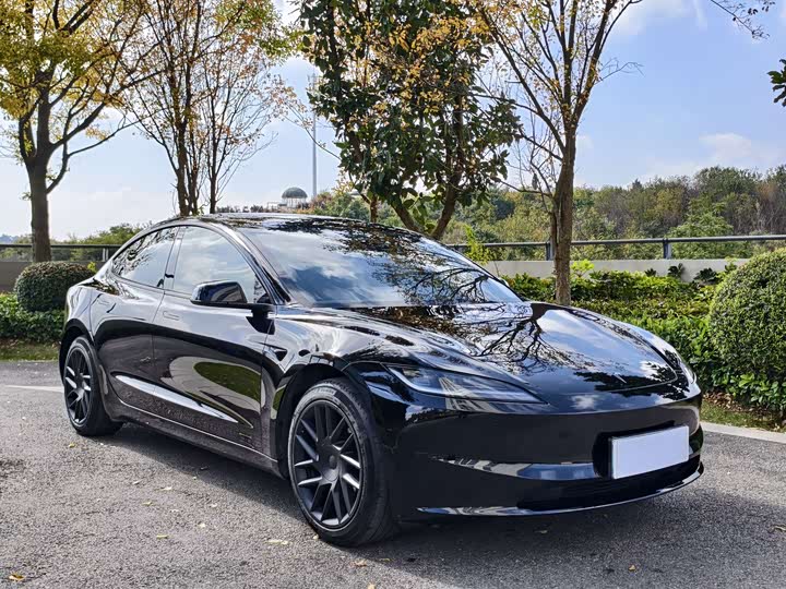 Фото 3 - Tesla Model 3