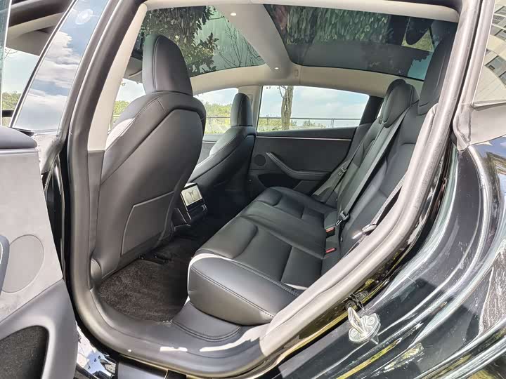 Фото 5 - Tesla Model 3