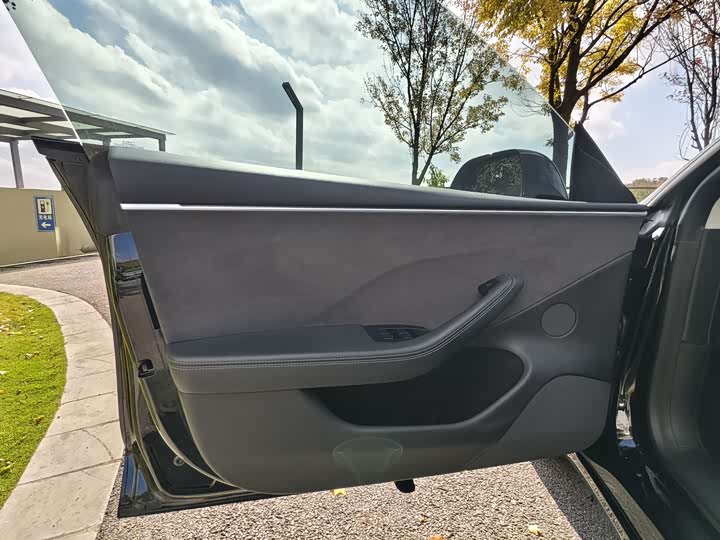 Фото 6 - Tesla Model 3