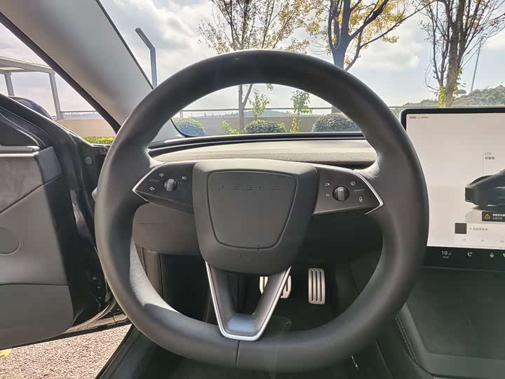 Фото 9 - Tesla Model 3