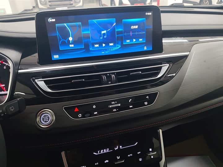 Фото 13 - Changan CS75