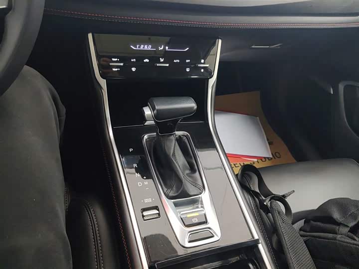 Фото 14 - Changan CS75