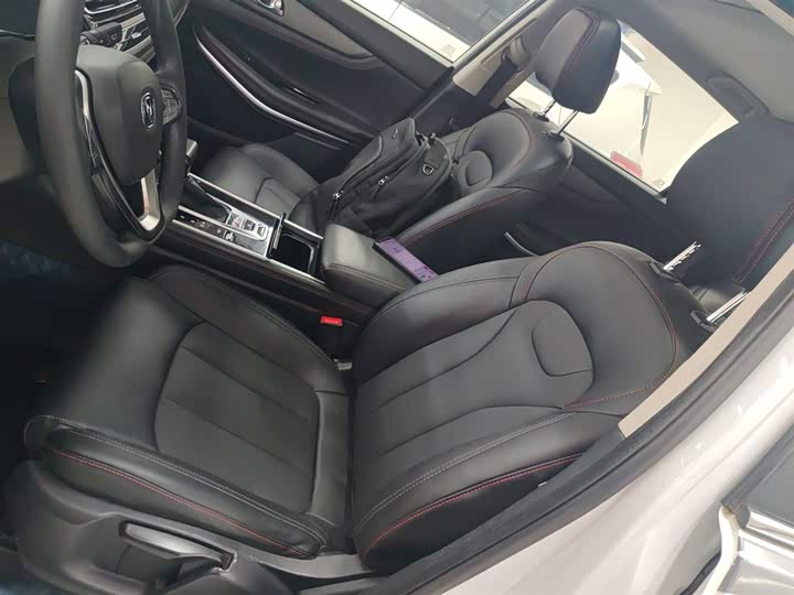 Фото 15 - Changan CS75