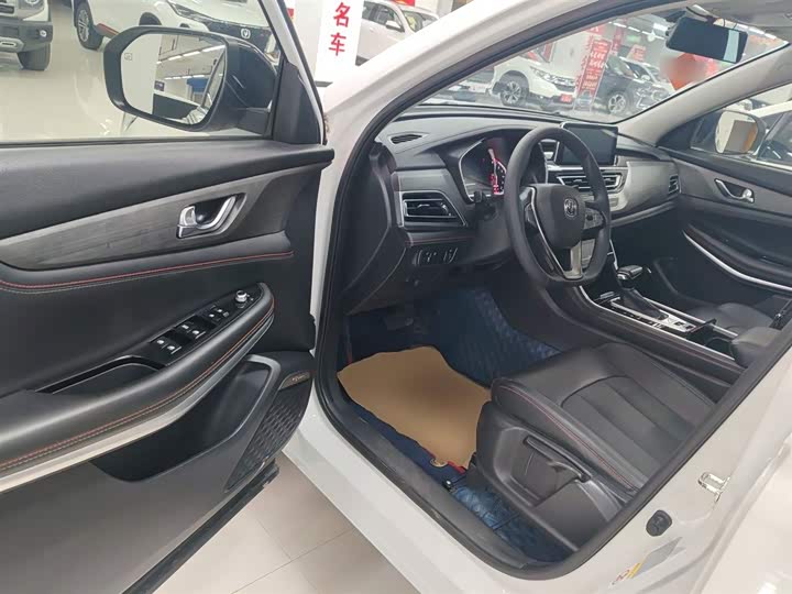 Фото 16 - Changan CS75