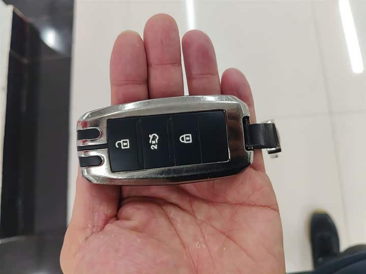 Фото 9 - Changan CS75