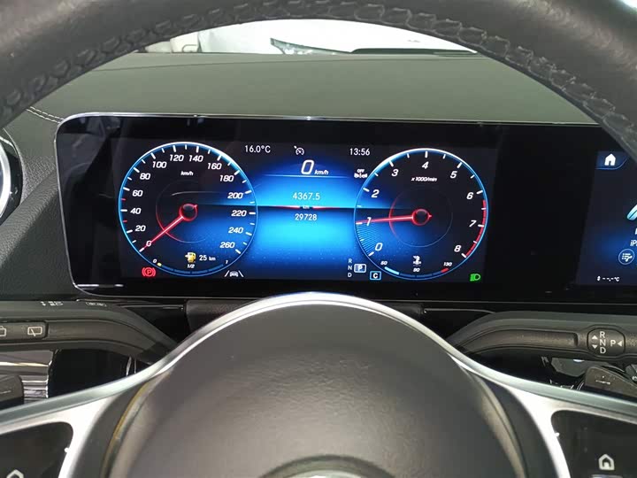 Фото 12 - Mercedes-Benz GLA-Class