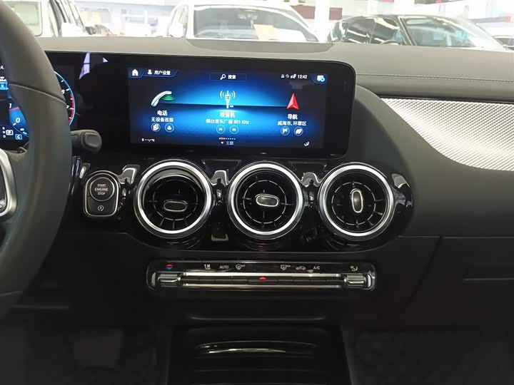 Фото 13 - Mercedes-Benz GLA-Class