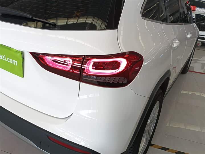 Фото 8 - Mercedes-Benz GLA-Class