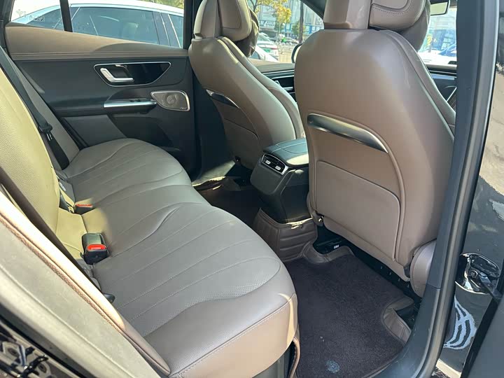 Фото 12 - Mercedes-Benz EQE SUV