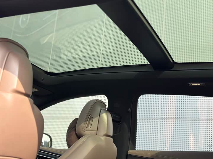 Фото 16 - Mercedes-Benz EQE SUV