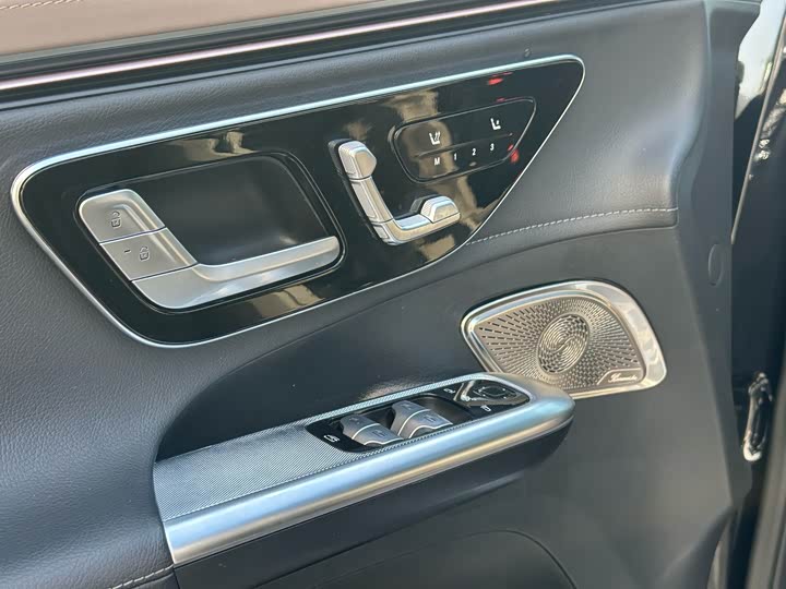 Фото 25 - Mercedes-Benz EQE SUV