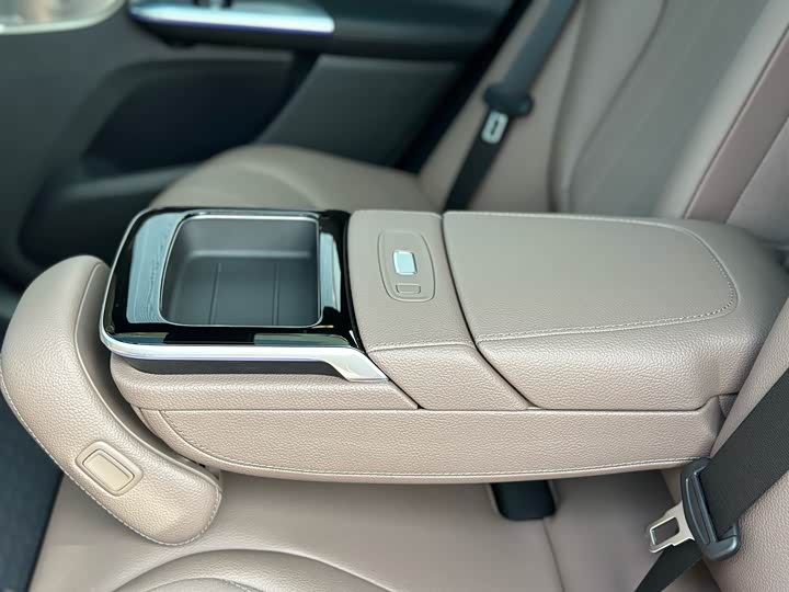 Фото 32 - Mercedes-Benz EQE SUV