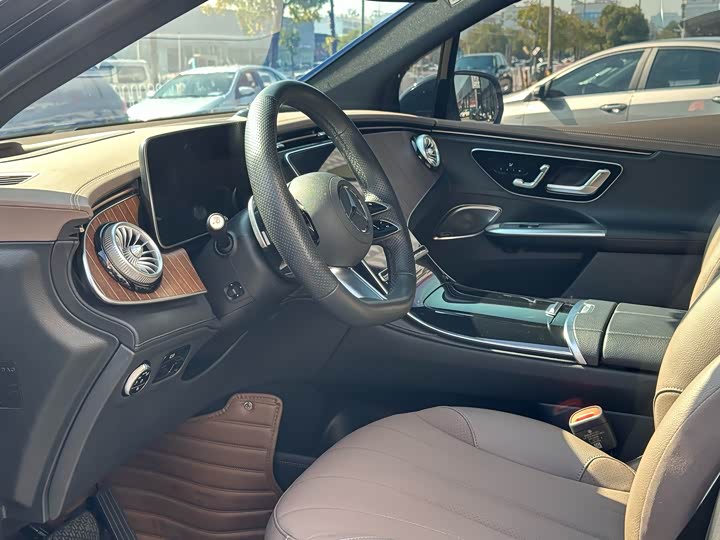 Фото 8 - Mercedes-Benz EQE SUV