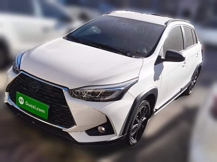 Фото 2 - Toyota Yaris L Hatchback