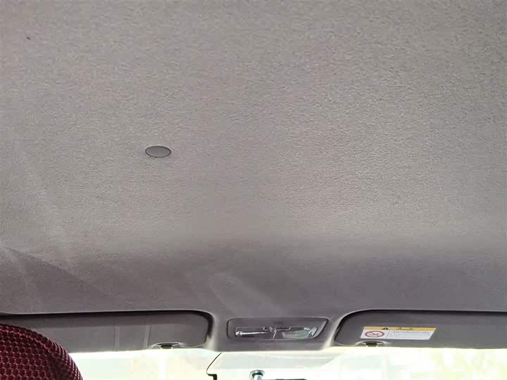 Фото 9 - Toyota Yaris L Hatchback