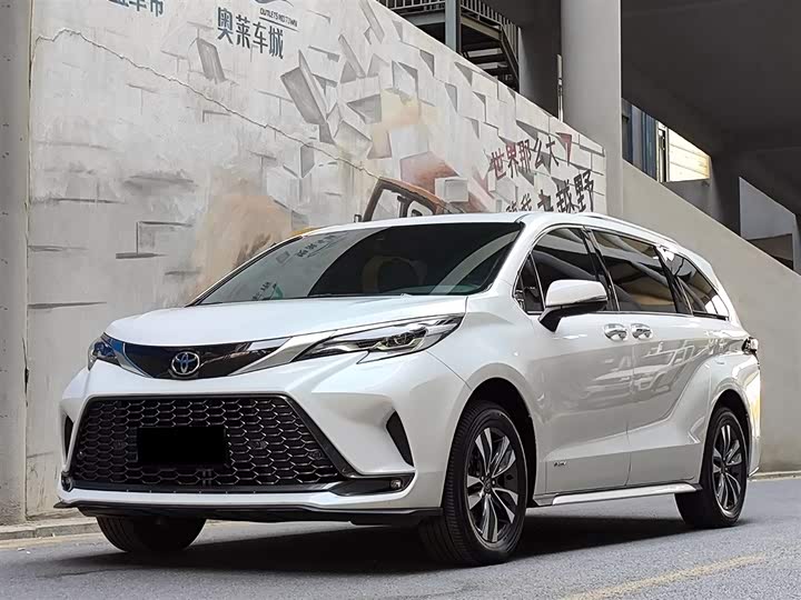 Фото 1 - Toyota Granvia