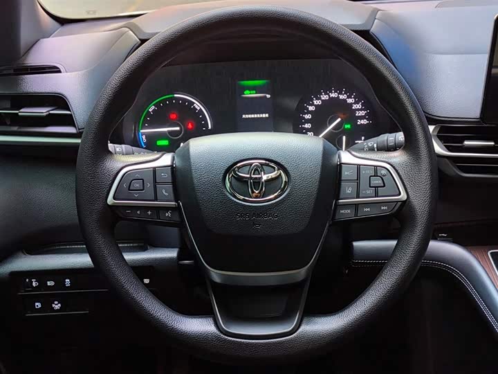 Фото 12 - Toyota Granvia