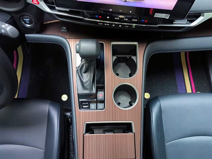 Фото 15 - Toyota Granvia