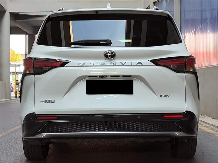 Фото 4 - Toyota Granvia