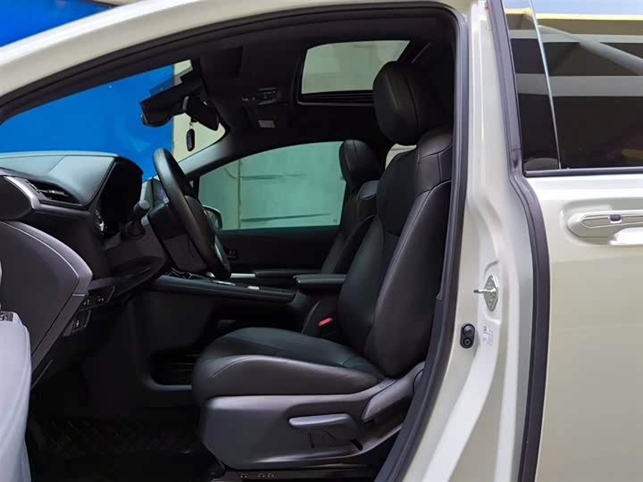 Фото 9 - Toyota Granvia