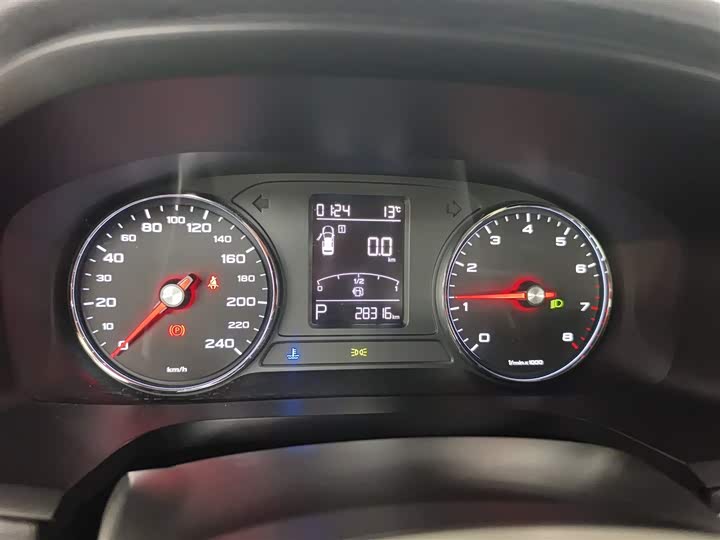 Фото 12 - Roewe i6