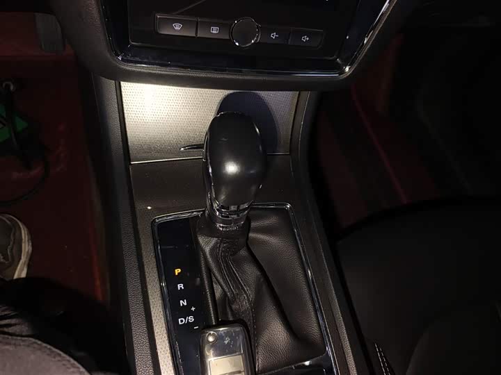 Фото 14 - Roewe i6