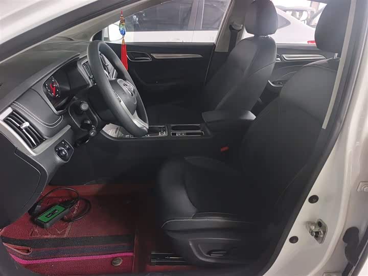 Фото 15 - Roewe i6