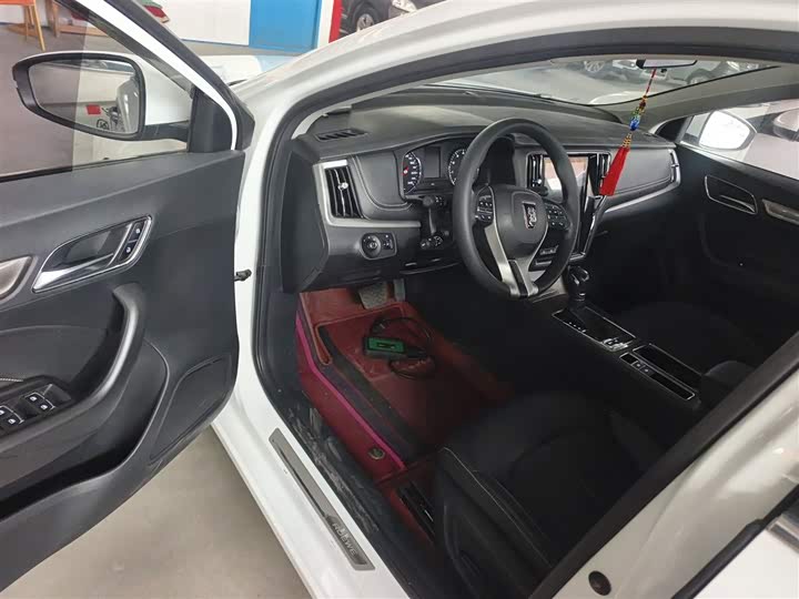 Фото 16 - Roewe i6