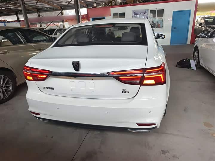 Фото 6 - Roewe i6