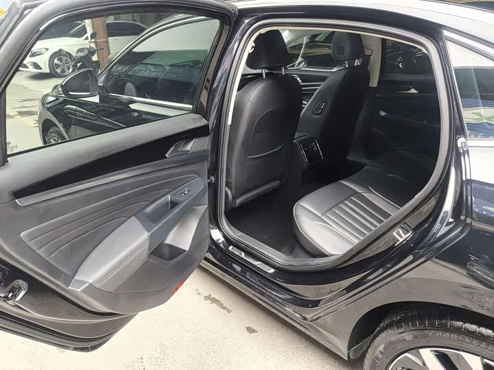 Фото 5 - Volkswagen Passat