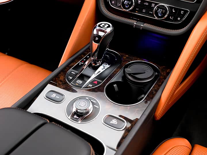 Фото 17 - Bentley Bentayga