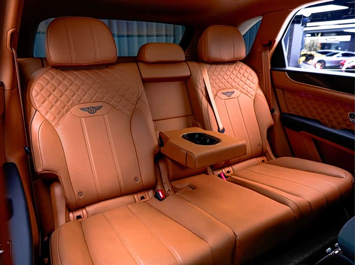 Фото 21 - Bentley Bentayga