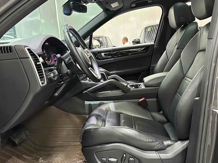 Фото 10 - Porsche Cayenne