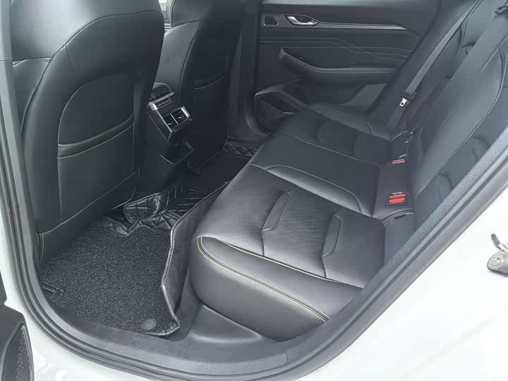 Фото 10 - Geely Preface