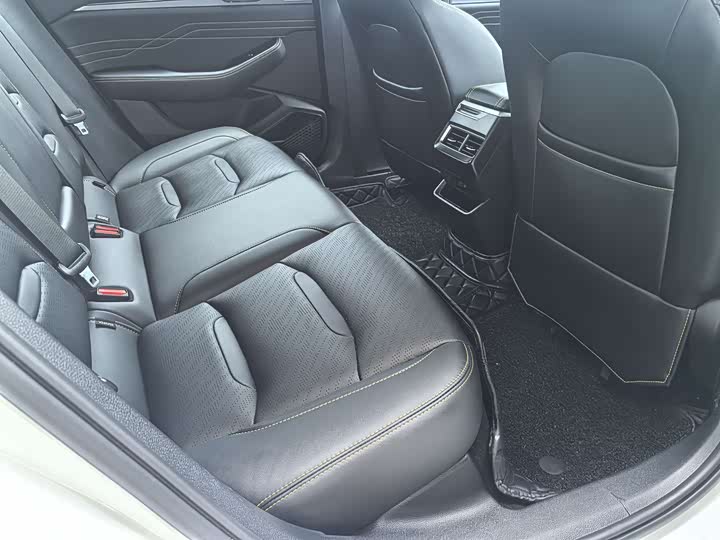 Фото 12 - Geely Preface