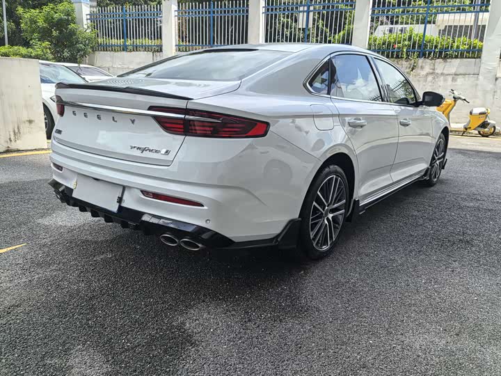 Фото 7 - Geely Preface