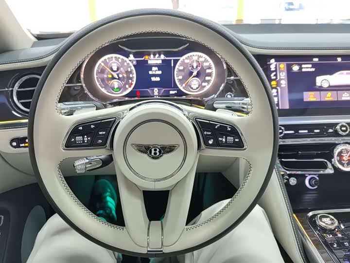 Фото 14 - Bentley Flying Spur Hybrid